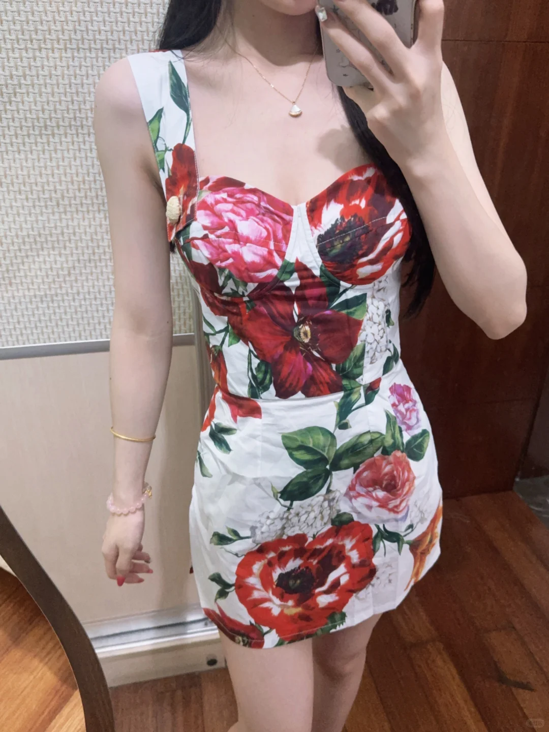明媚娇艳感十足