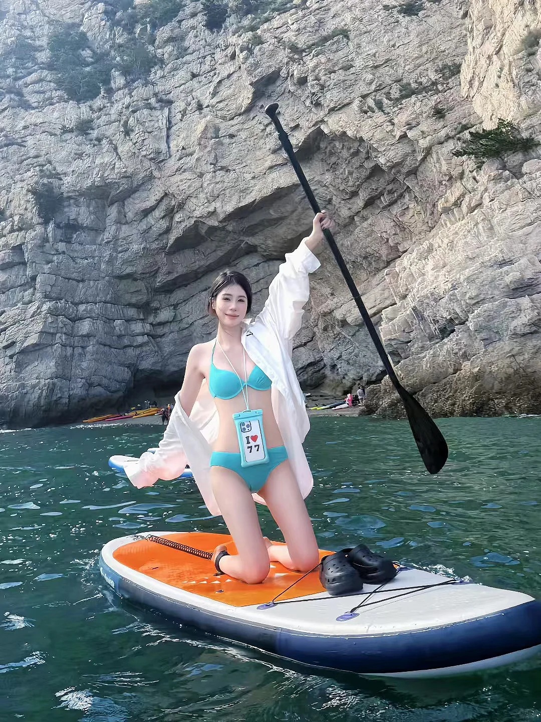 🔥桨板+比基尼👙=夏日辣妹标配！