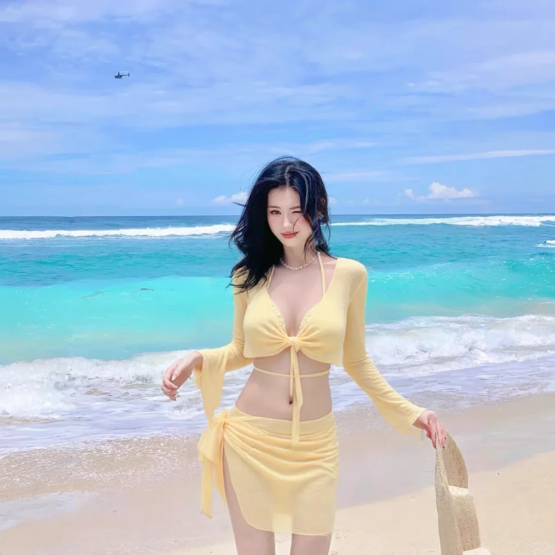 这套黄到发光的泳衣绝绝子