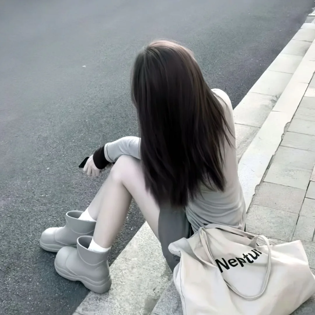 Wechat御姐型不露脸女头2.0版本