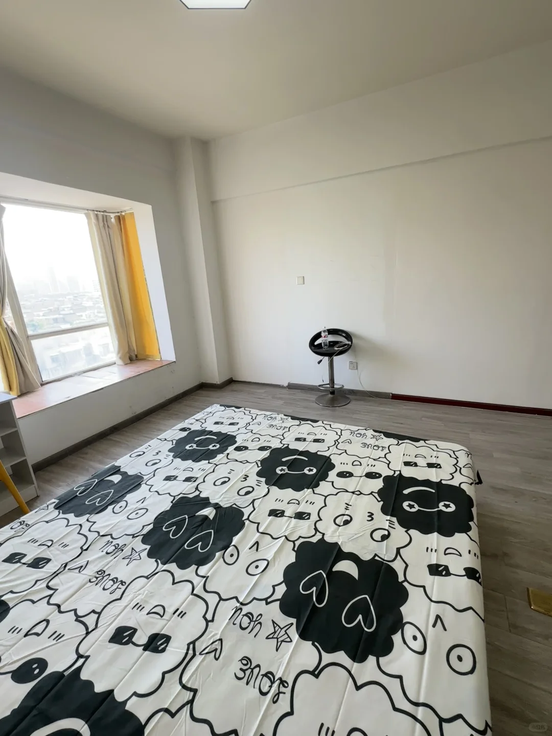 1号线四河地铁口附近 电梯房超大主卧 1250