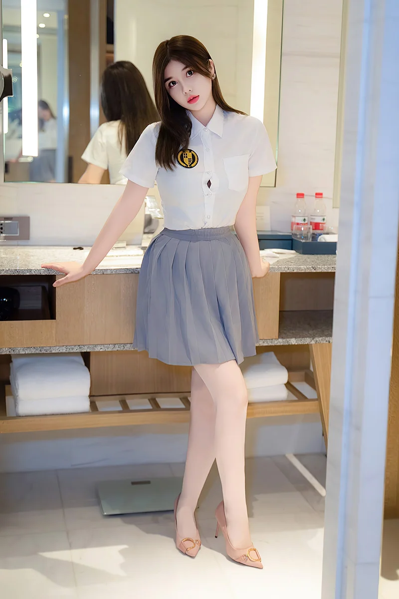性感美女周静蓓丰腴多姿身材妖艳动人