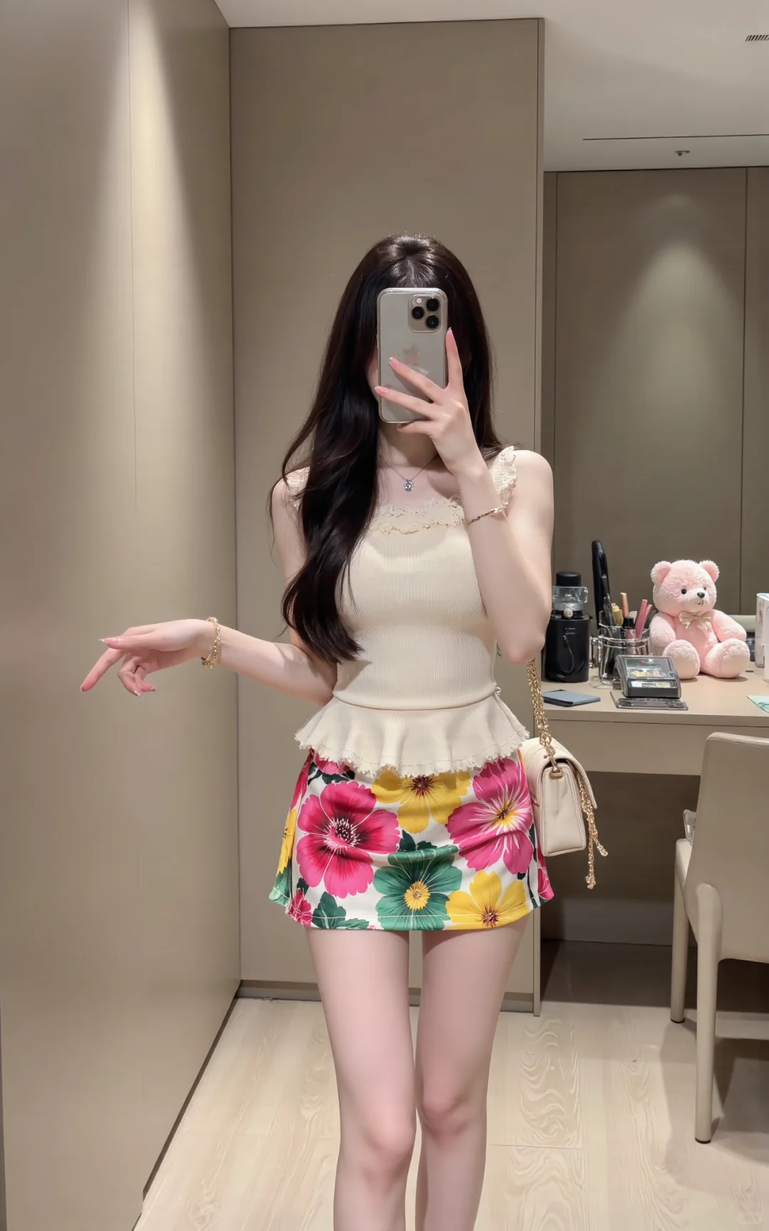 好喜欢这条花花短裙～～