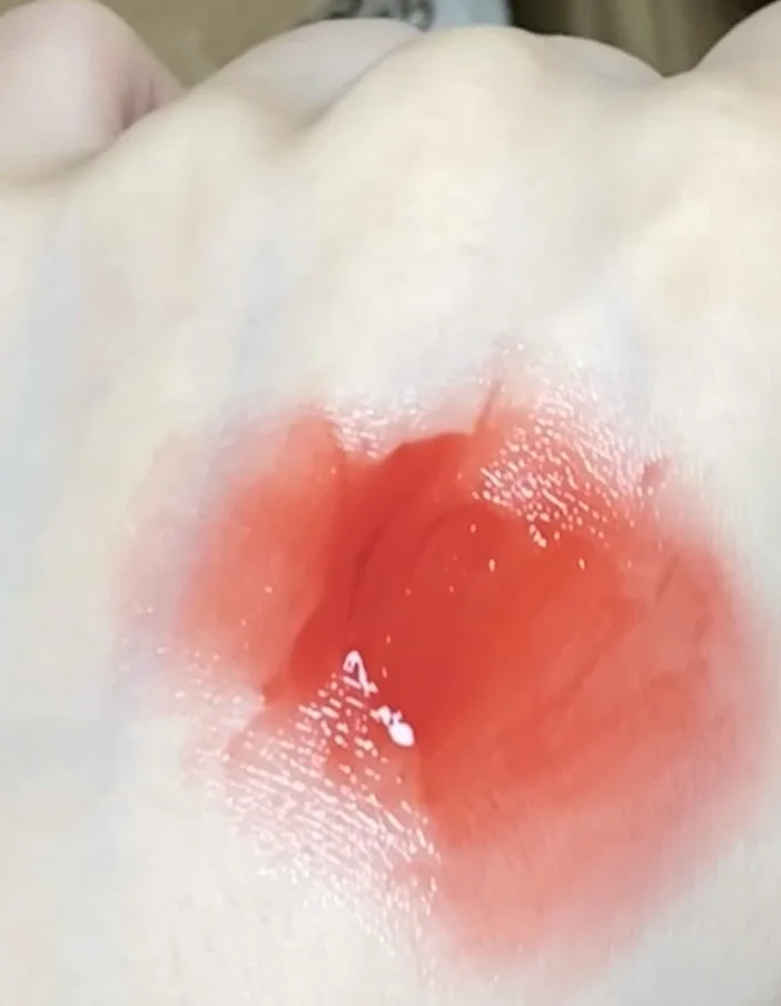 娇艳欲滴水光红唇💋黄皮真的涂不腻！！