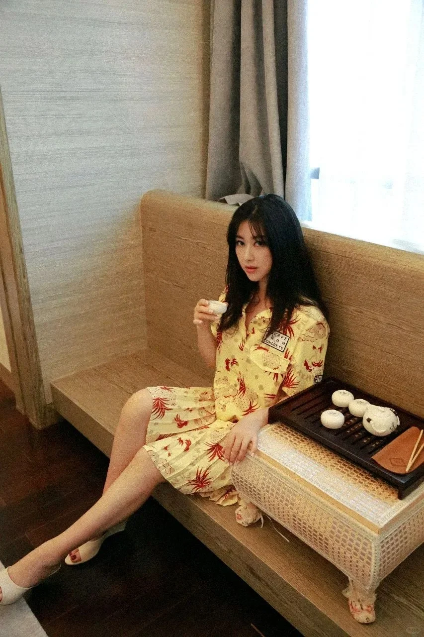 朱珠：风情妩媚