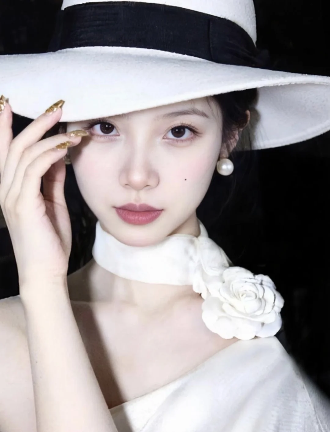她是冰山美人，亦是绝世美人