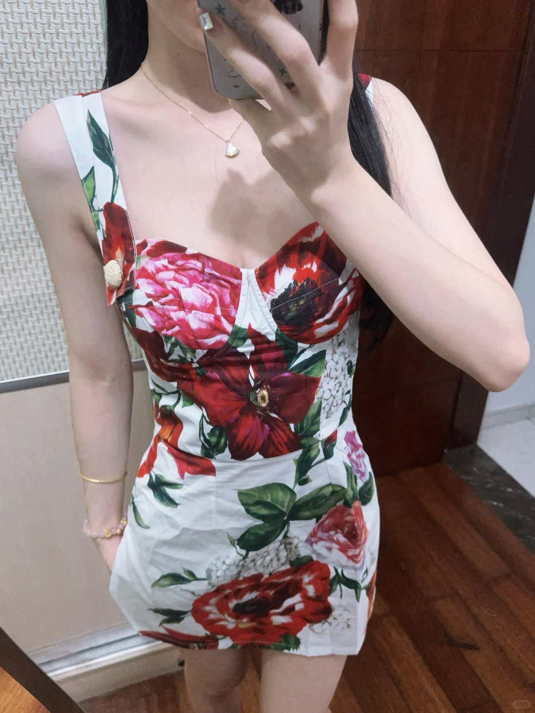 明媚娇艳感十足