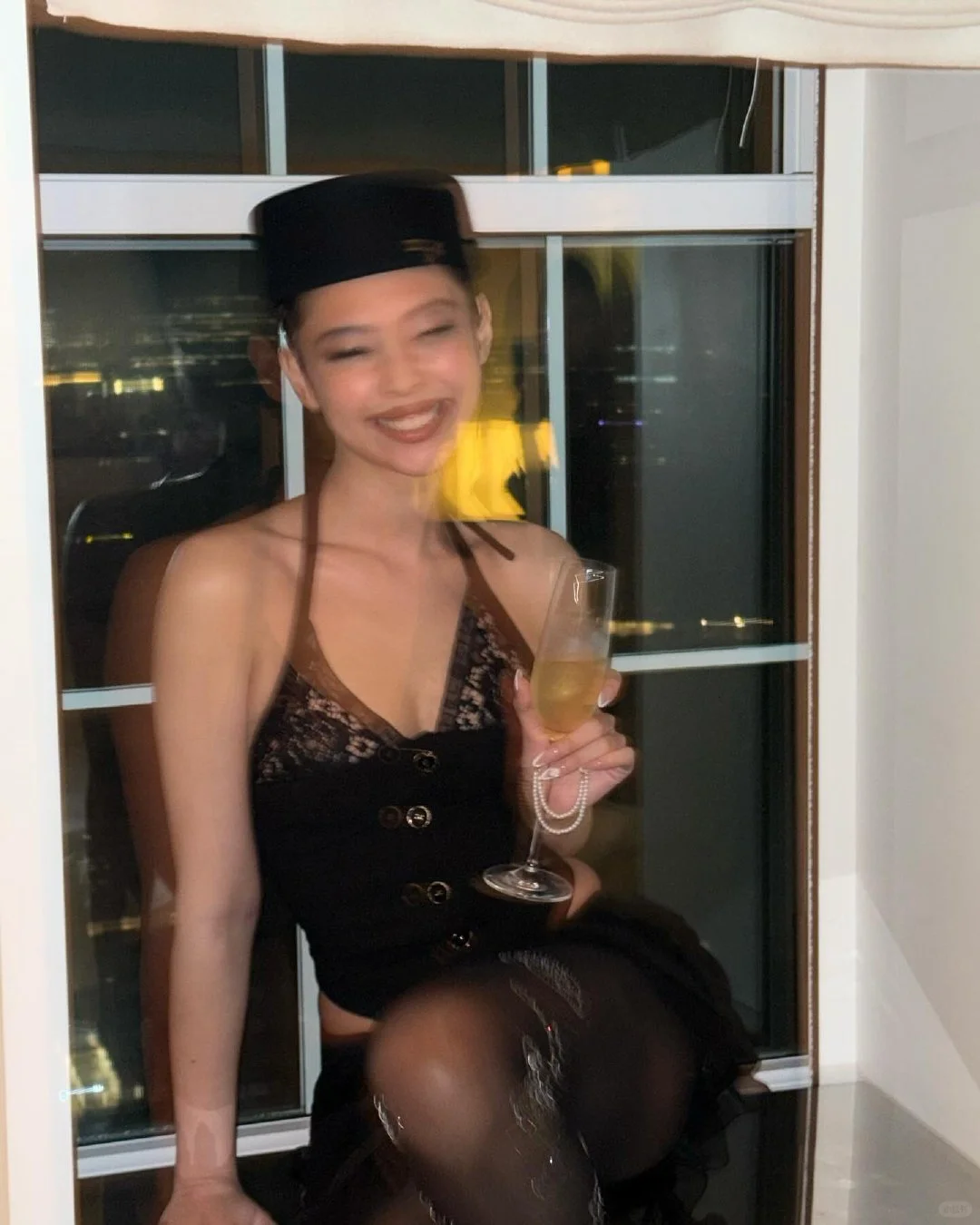 Jennie更新，万种风情的新INS