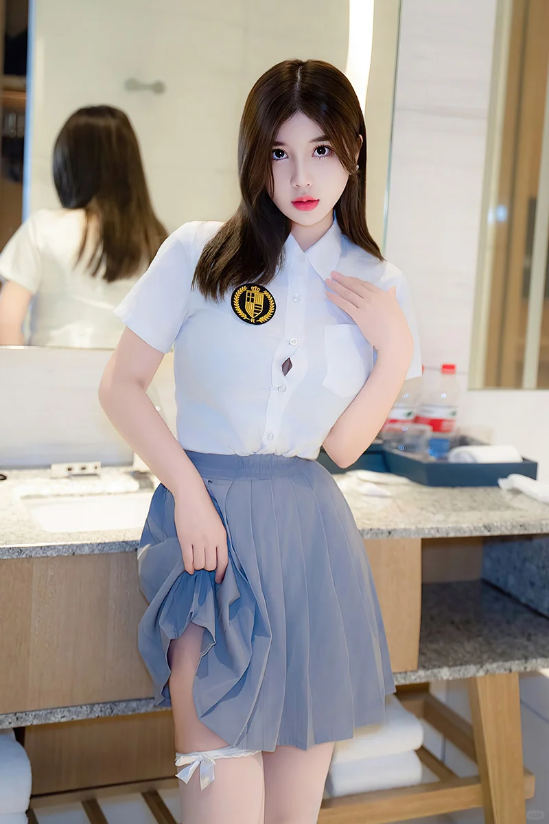 性感美女周静蓓丰腴多姿身材妖艳动人