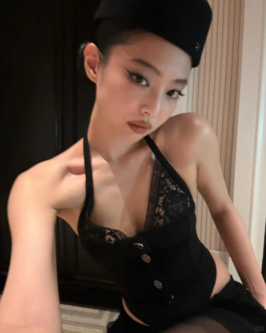 Jennie更新，万种风情的新INS