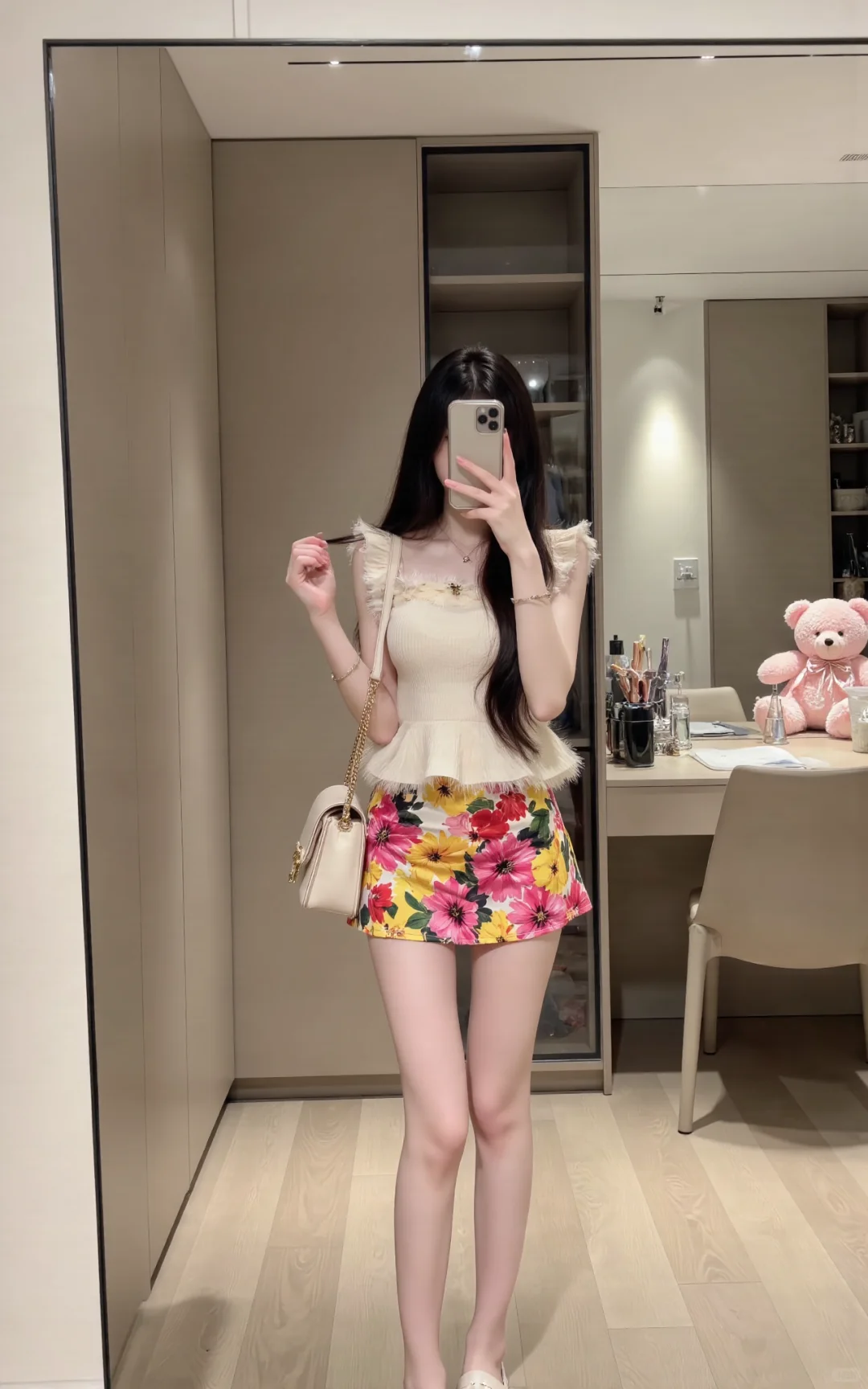好喜欢这条花花短裙～～