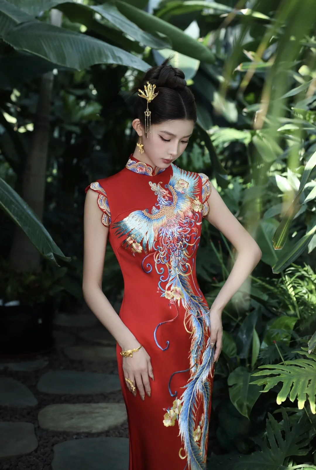 红底凤纹优雅大气｜华服之美从未被定义