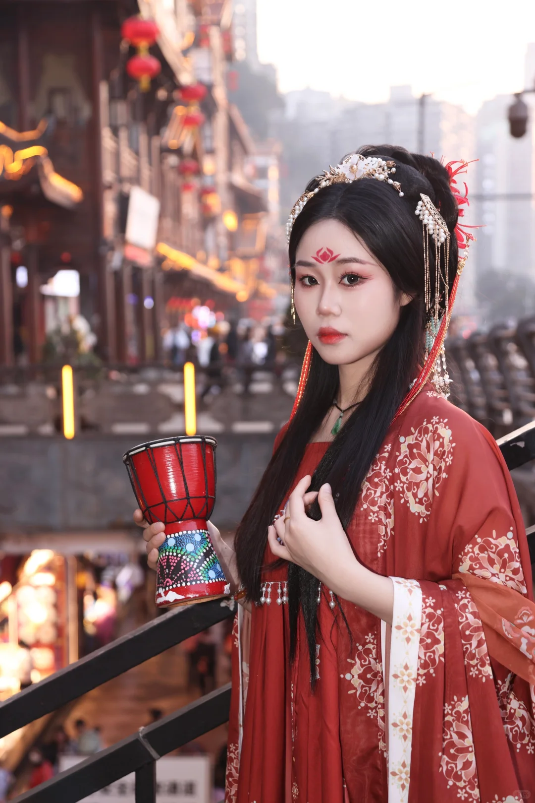 何为妖，透万灵之媚眼，其柔态之姿，蛊惑人心。