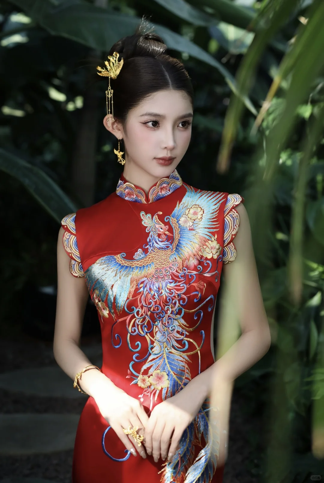 红底凤纹优雅大气｜华服之美从未被定义