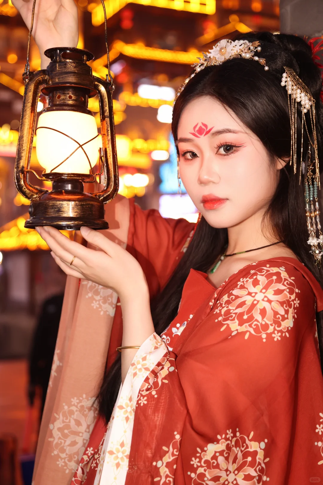 何为妖，透万灵之媚眼，其柔态之姿，蛊惑人心。
