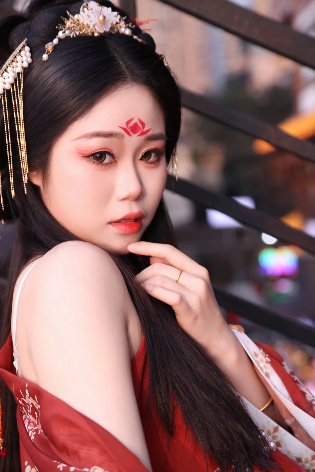 何为妖，透万灵之媚眼，其柔态之姿，蛊惑人心。