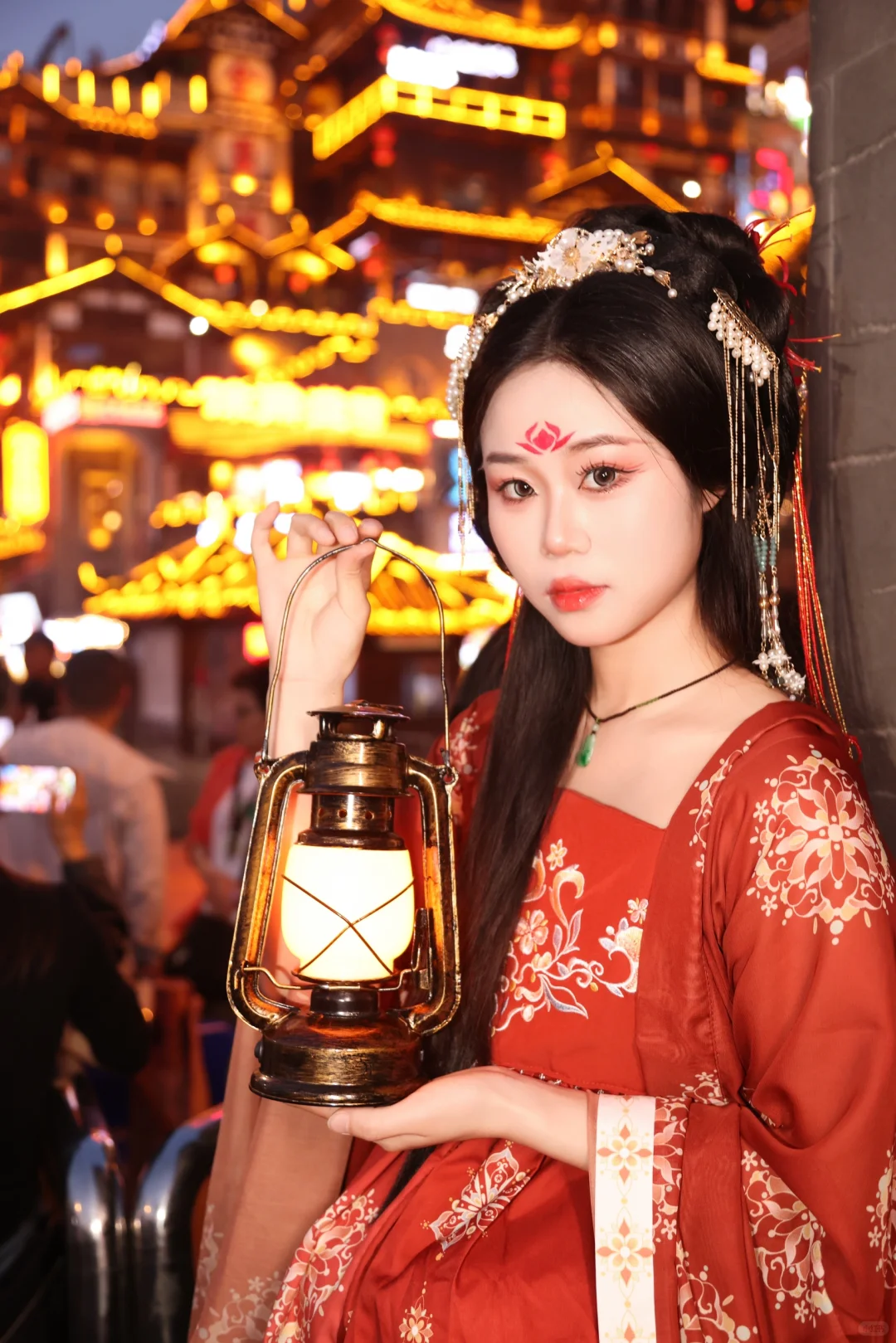 何为妖，透万灵之媚眼，其柔态之姿，蛊惑人心。