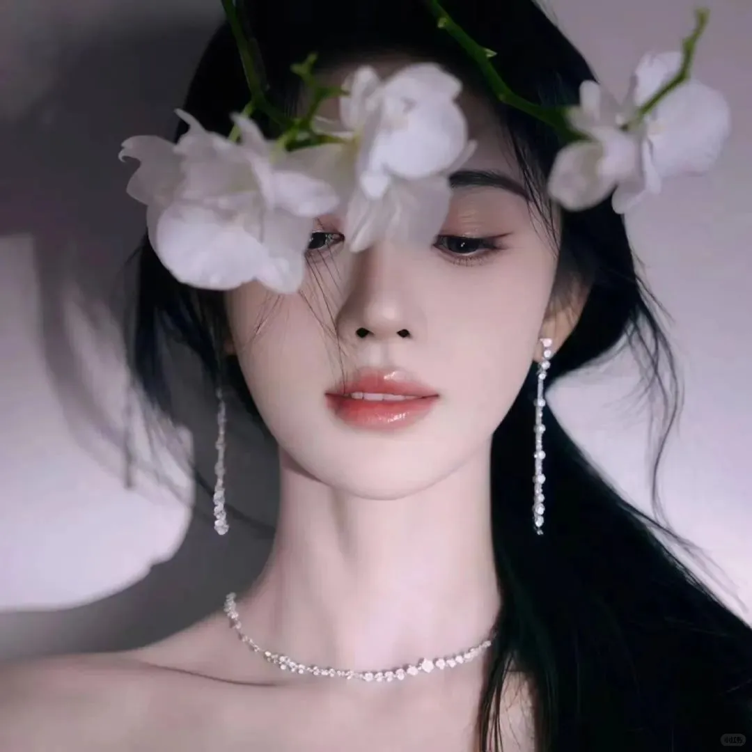 她是清风明月，亦是人间仙子