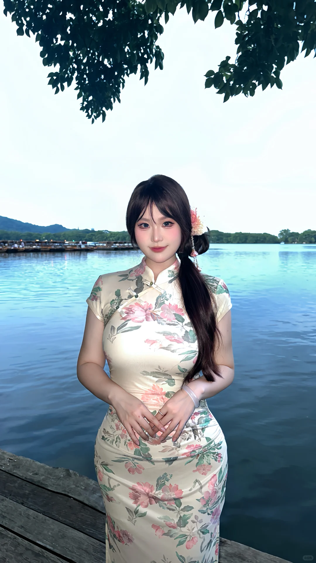 西湖和旗袍的适配度太高了