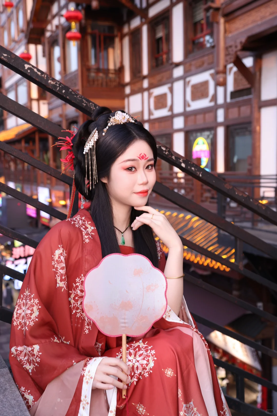 何为妖，透万灵之媚眼，其柔态之姿，蛊惑人心。