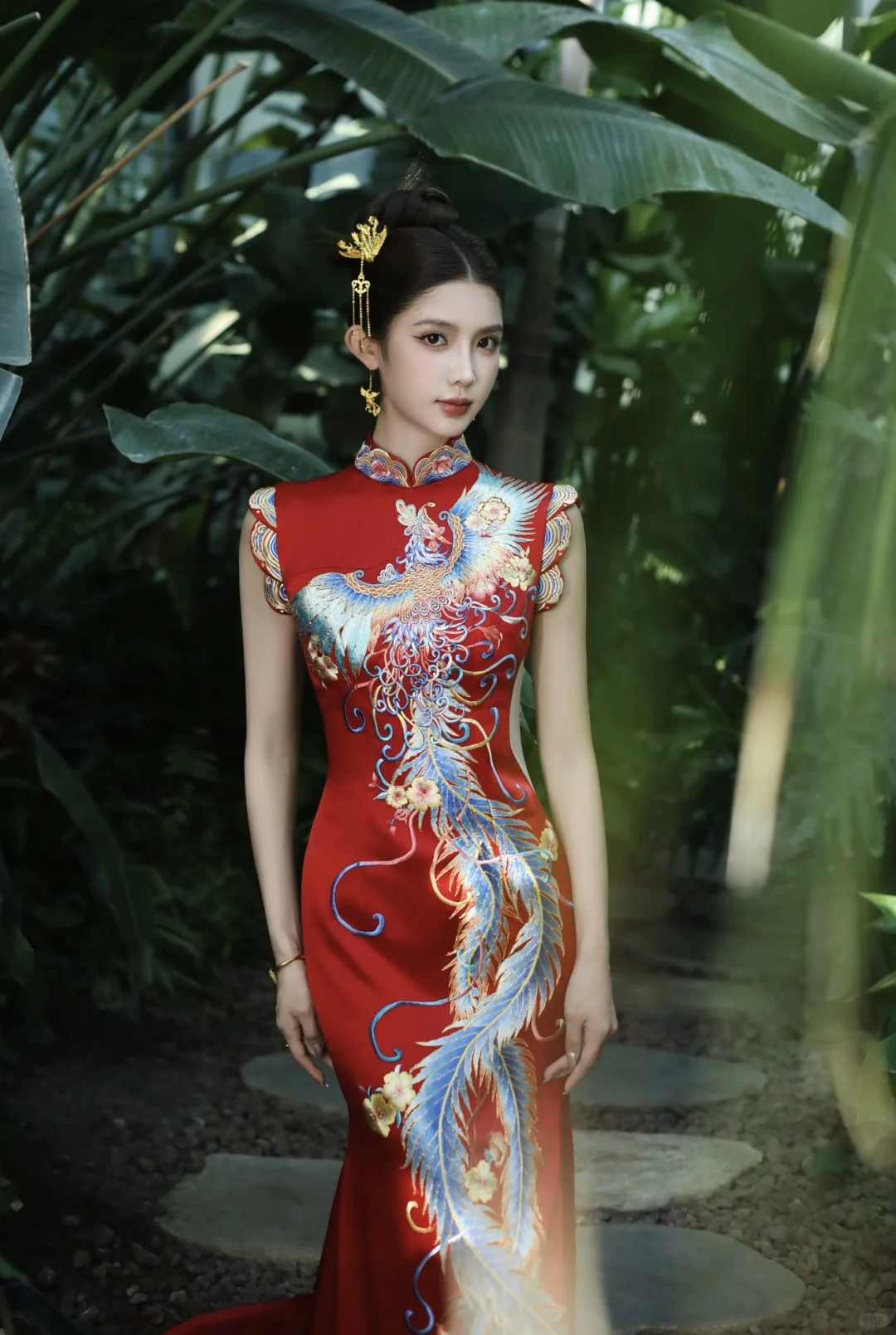 红底凤纹优雅大气｜华服之美从未被定义