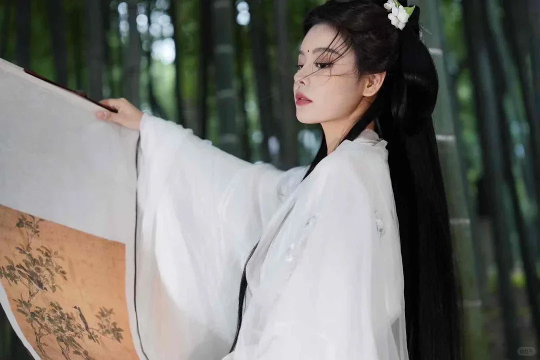 我见青山多妩媚，料青山见我应如似