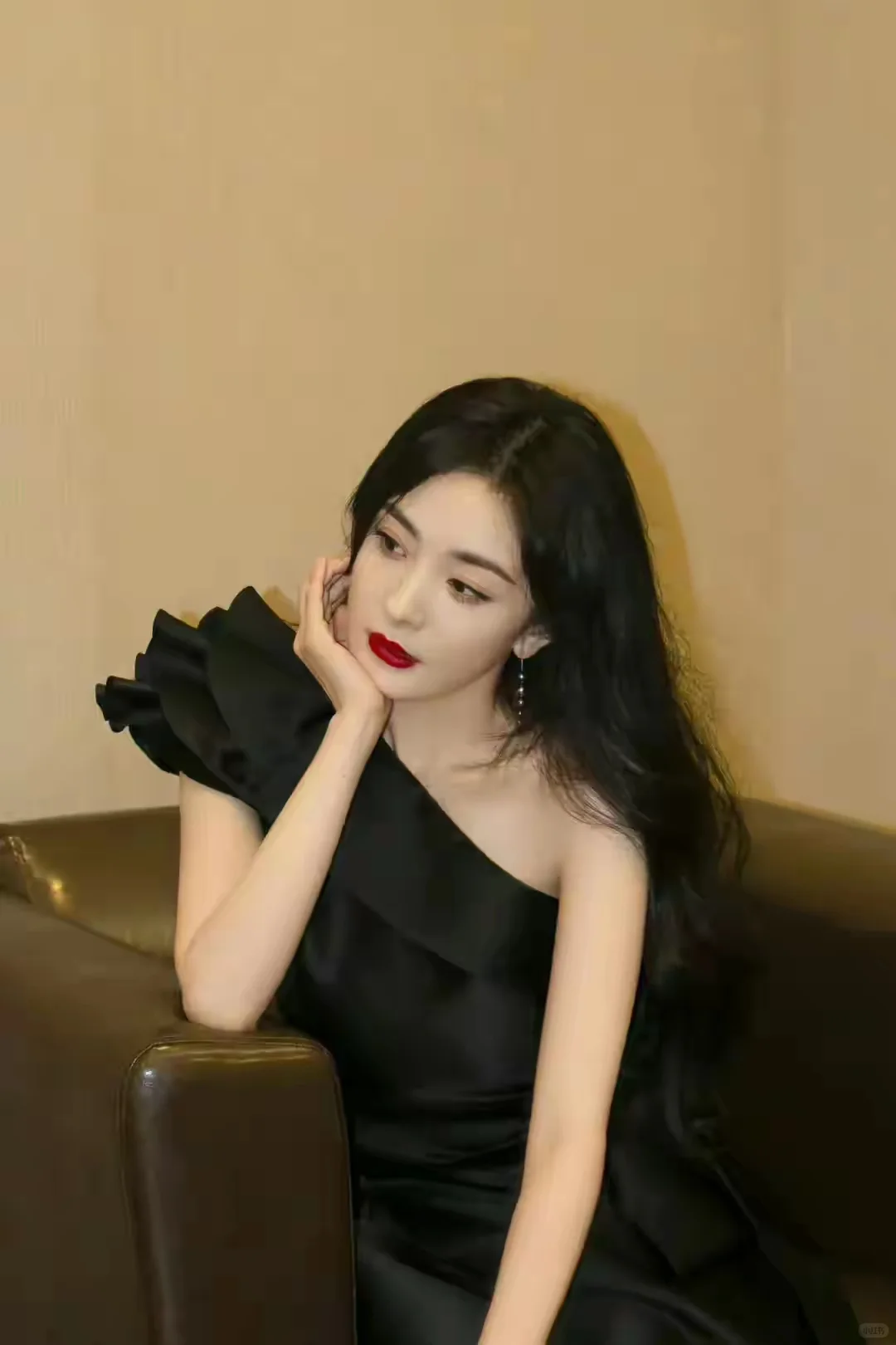 杨幂单肩裙性感迷人