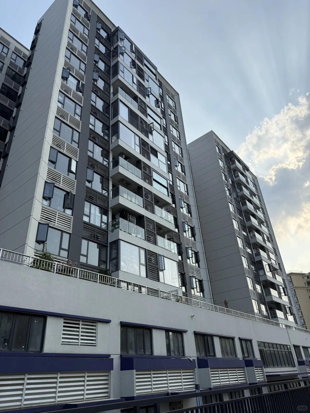 申请到了天河区的单位住宅，三房一厅145万
