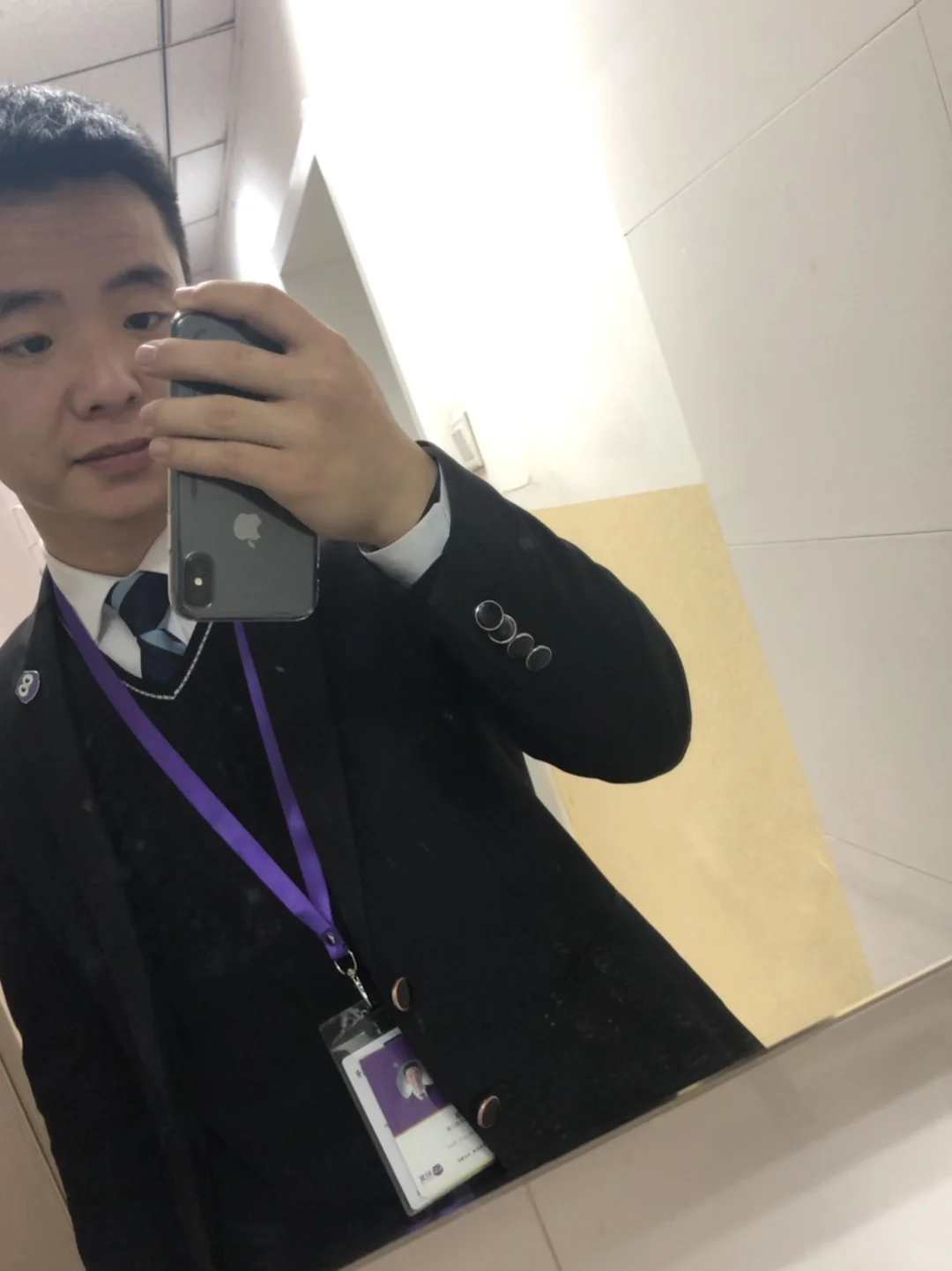 八年的中介职业生涯。
