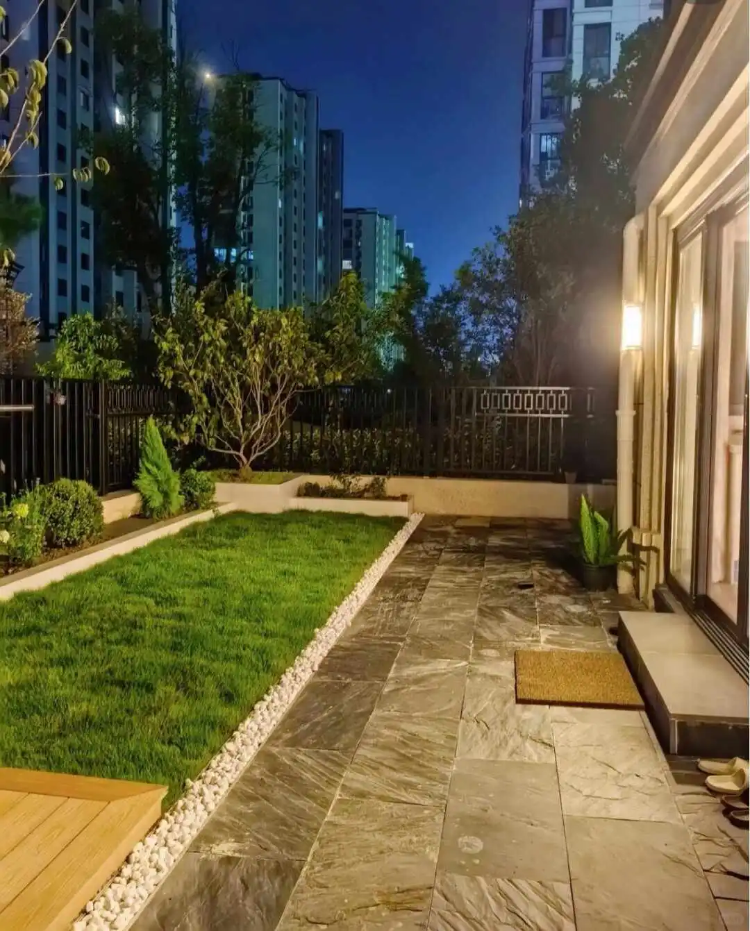 武汉租二居室戴阳台花园1800