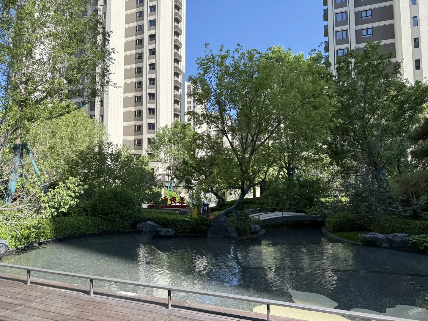 在呼市挖到一个酷似园林艺术馆的小区