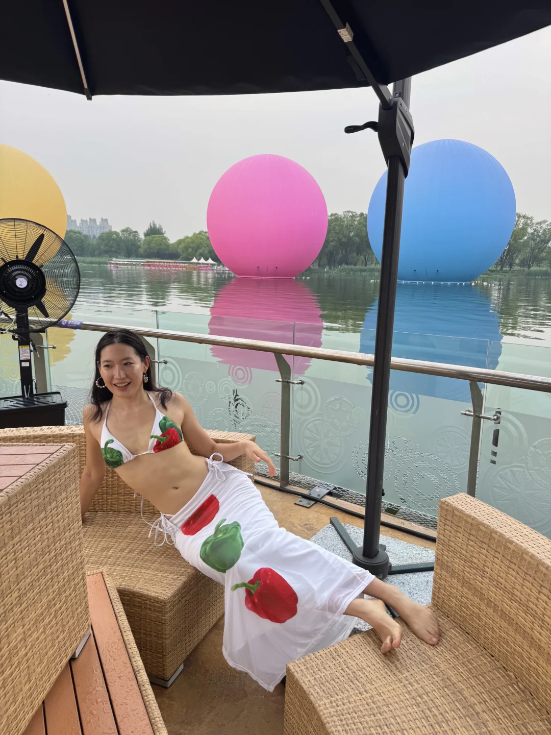 不约而同穿了同款比基尼👙