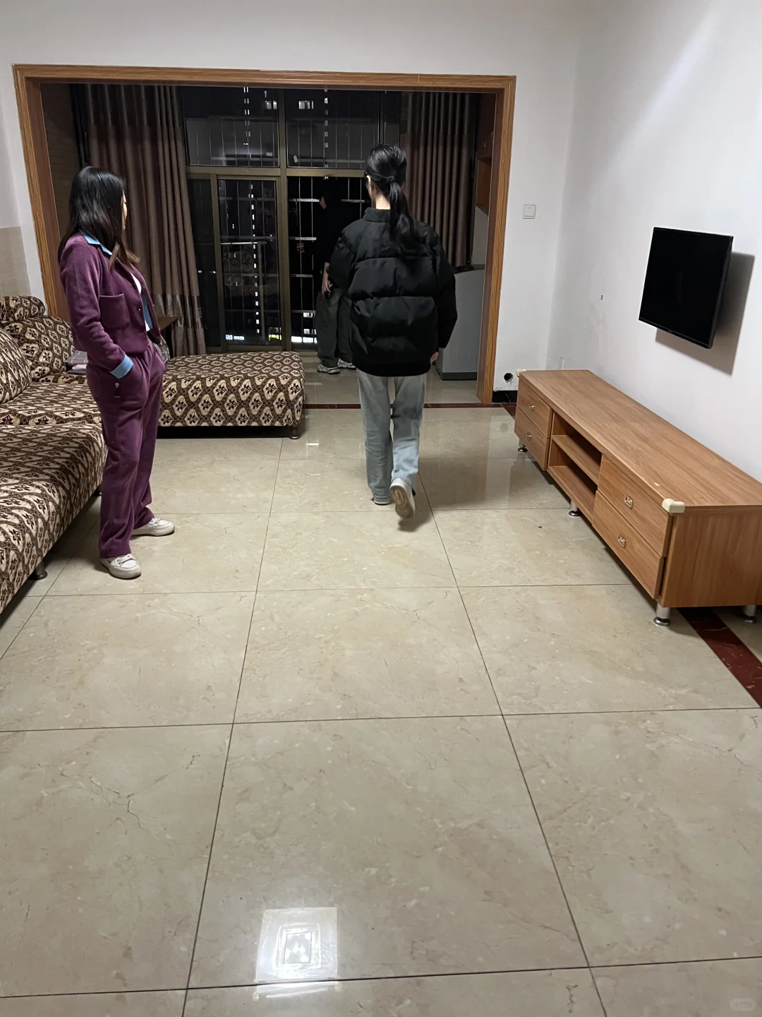 这么晚了被带看一个两房
