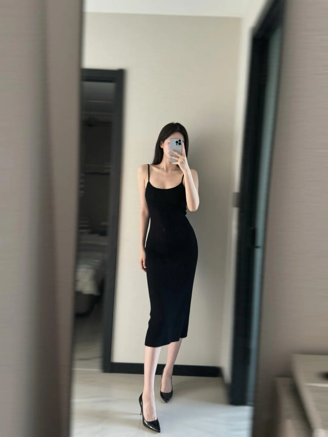 今日份，这条小黑裙深得我心