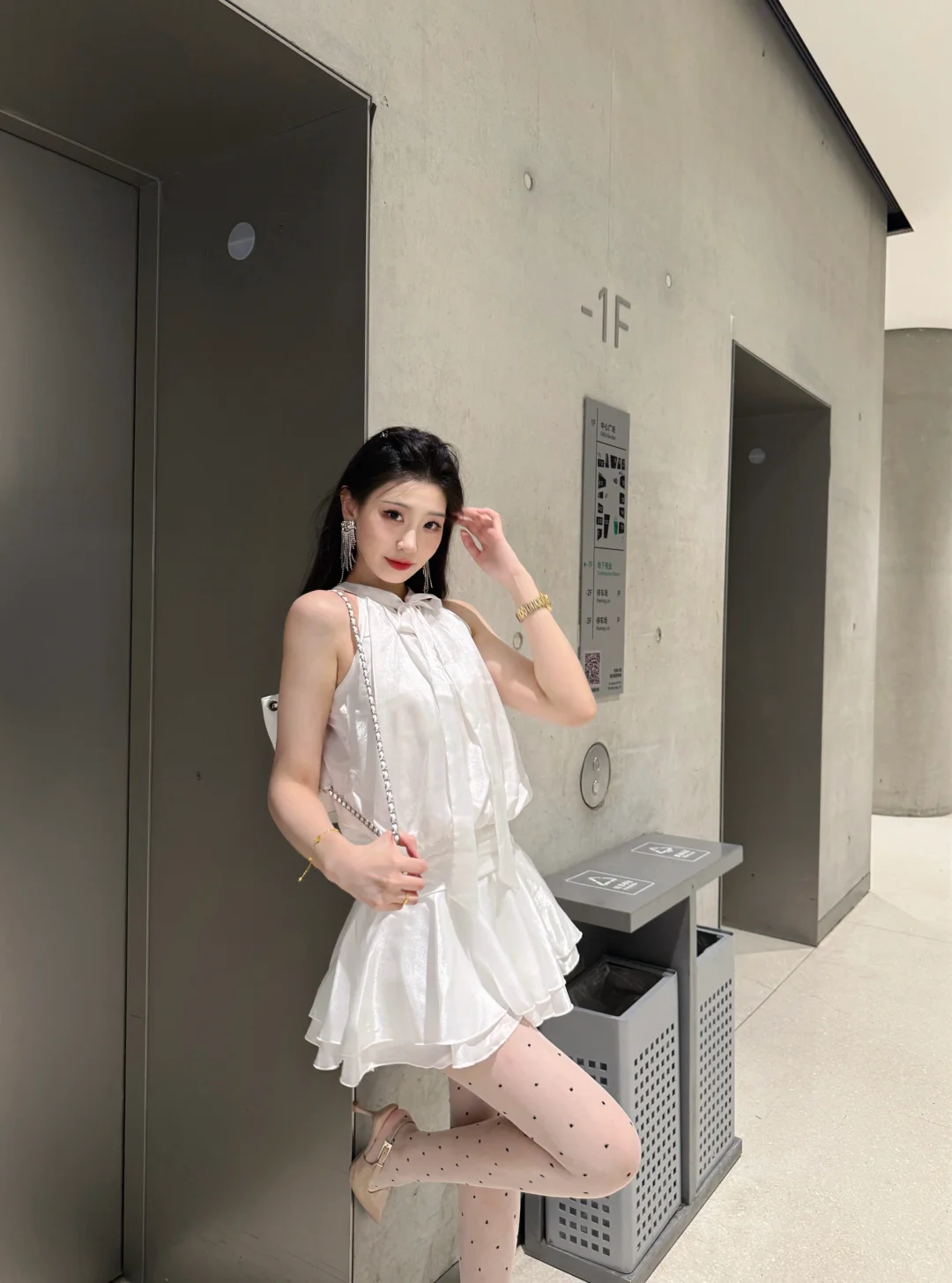今天是白丝波点姐姐