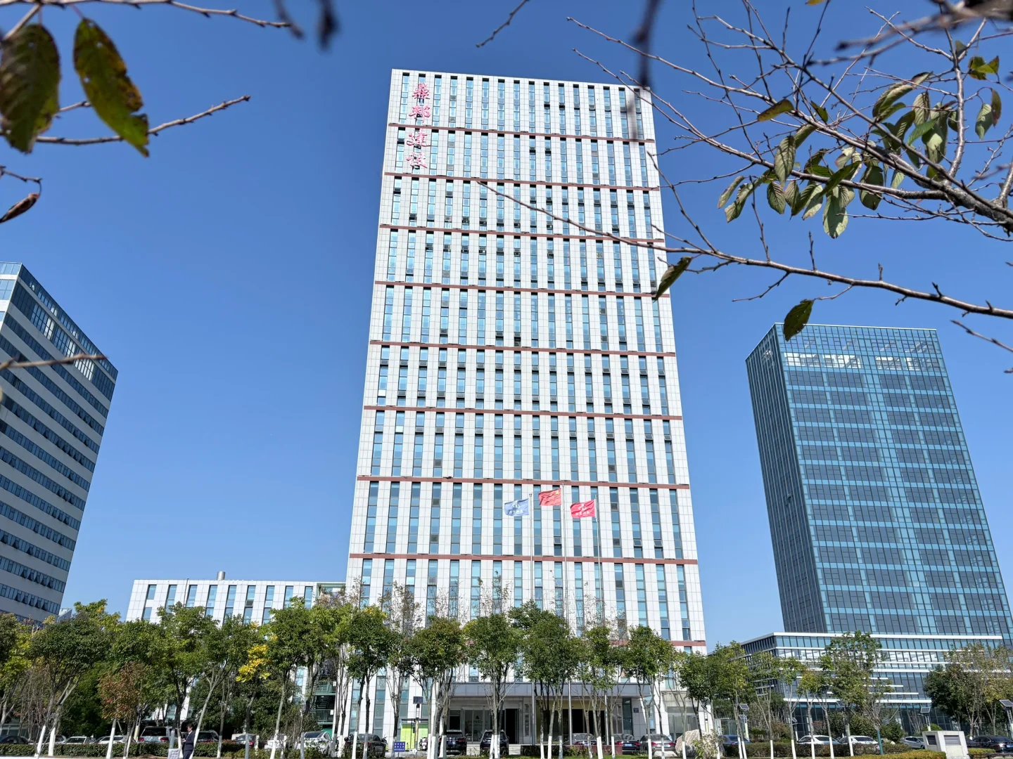 都市精英的理想办公地标解锁高效与品质体验