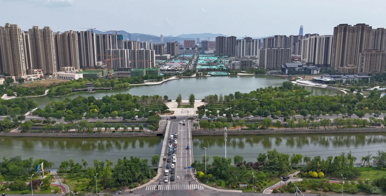 主城区稀缺湖景房
