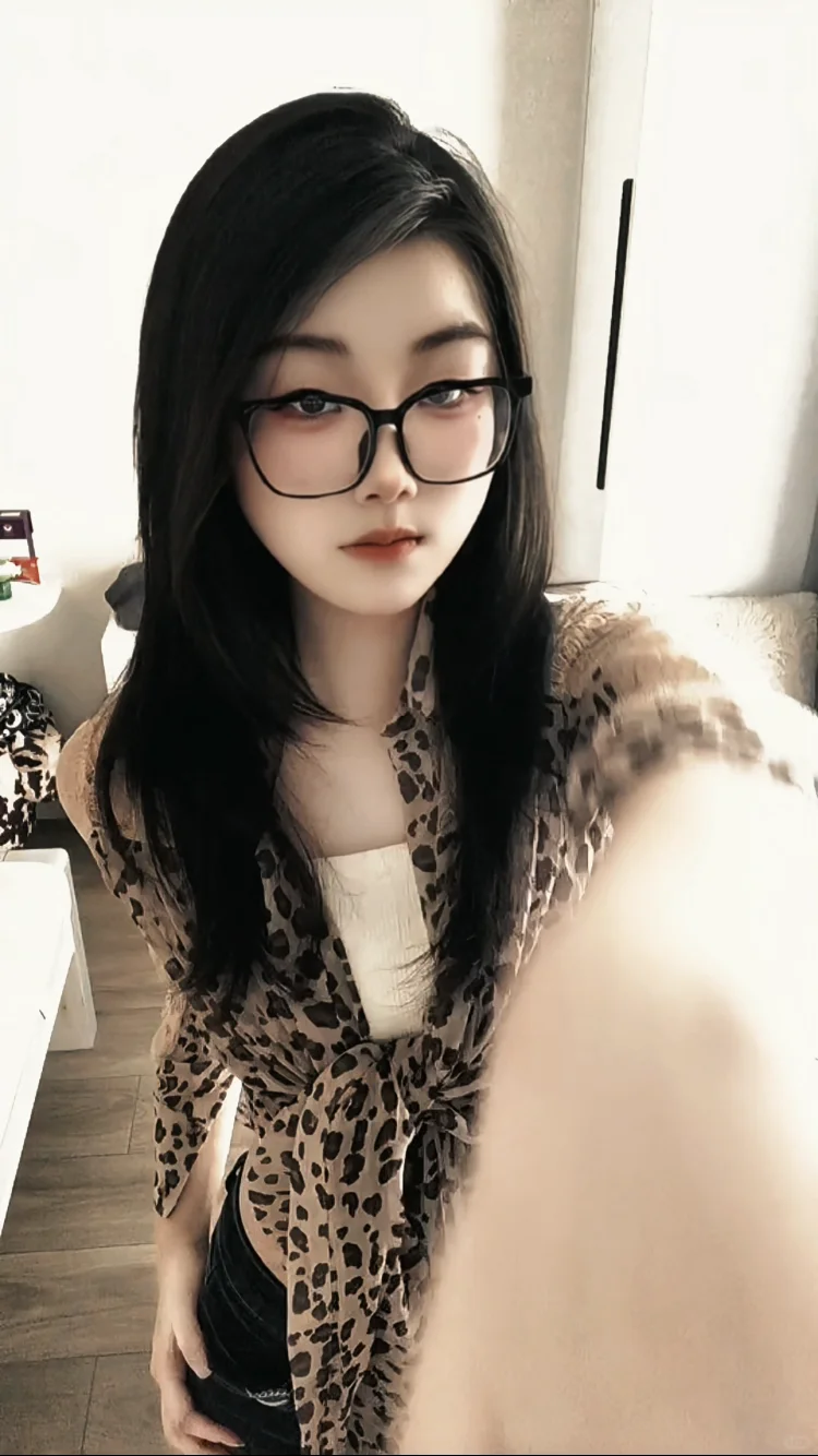 可爱的女人如果不聪明 就不是尤物 是猎物