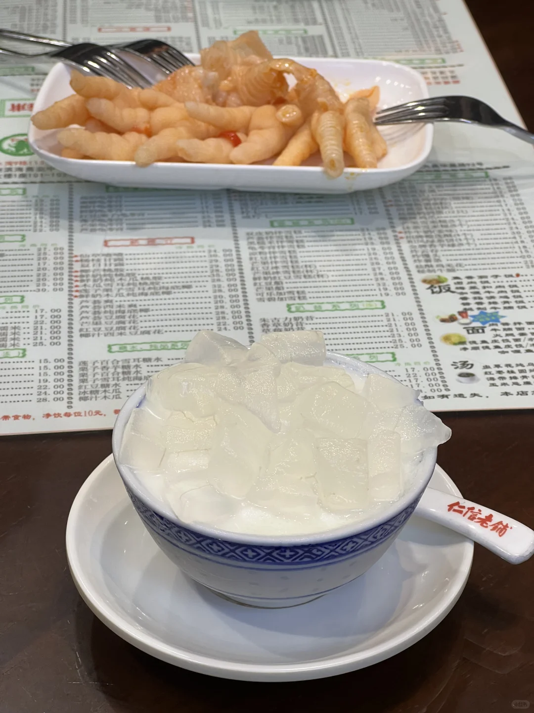 不笑又严肃、一笑脸又大🖤
