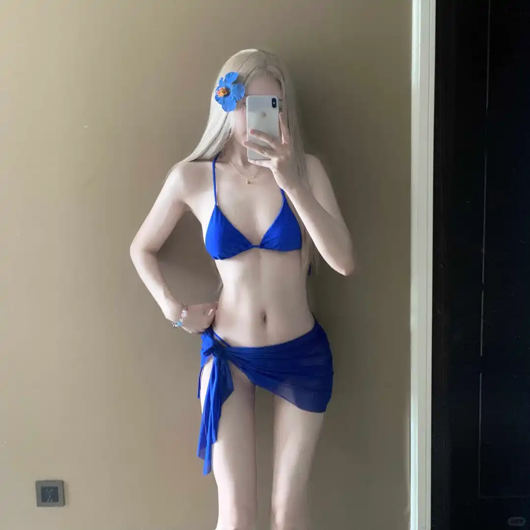 克莱因蓝比基尼👙超辣出街