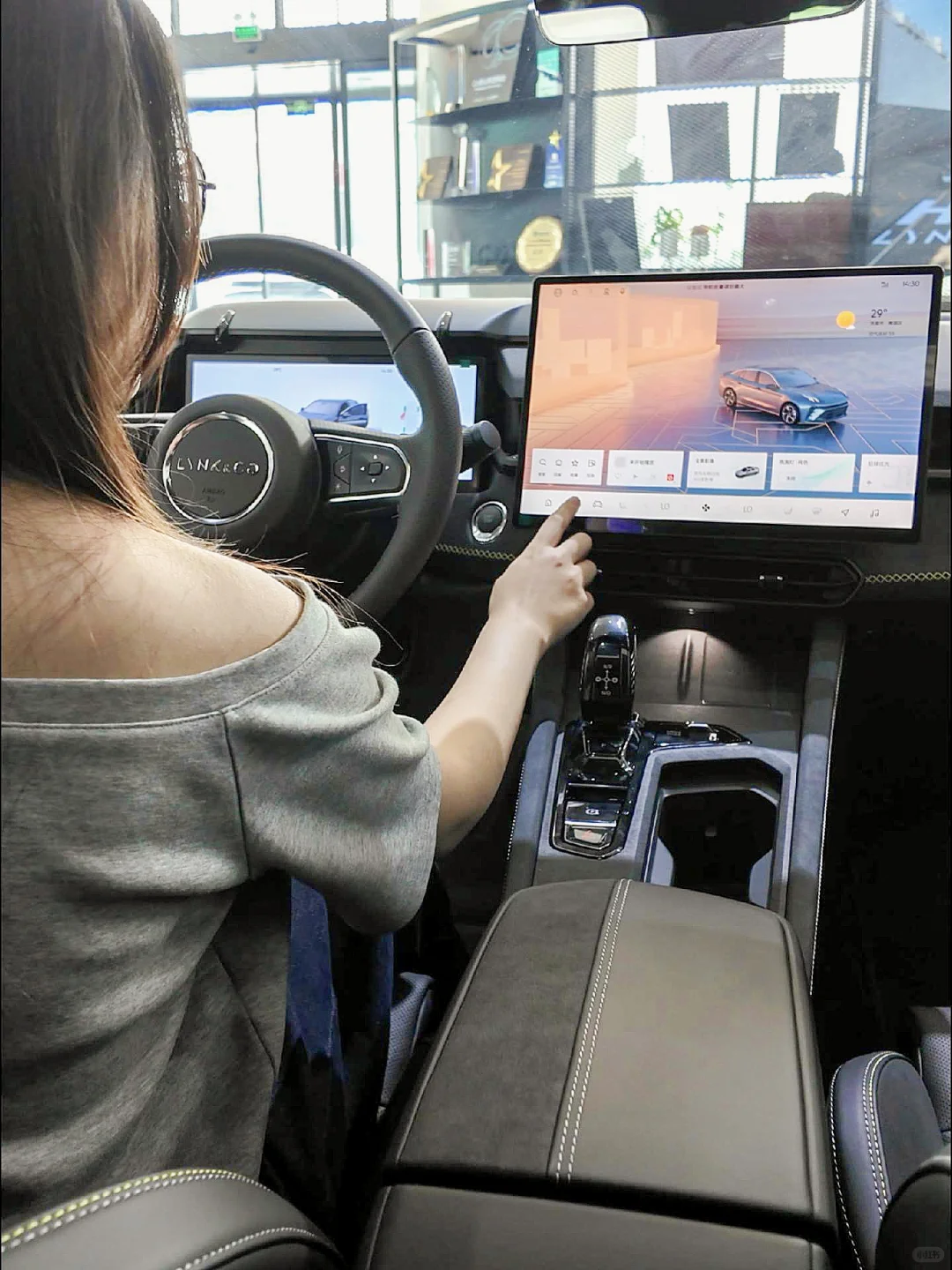 新补贴!!0首付开走领克03，女生们看过来~