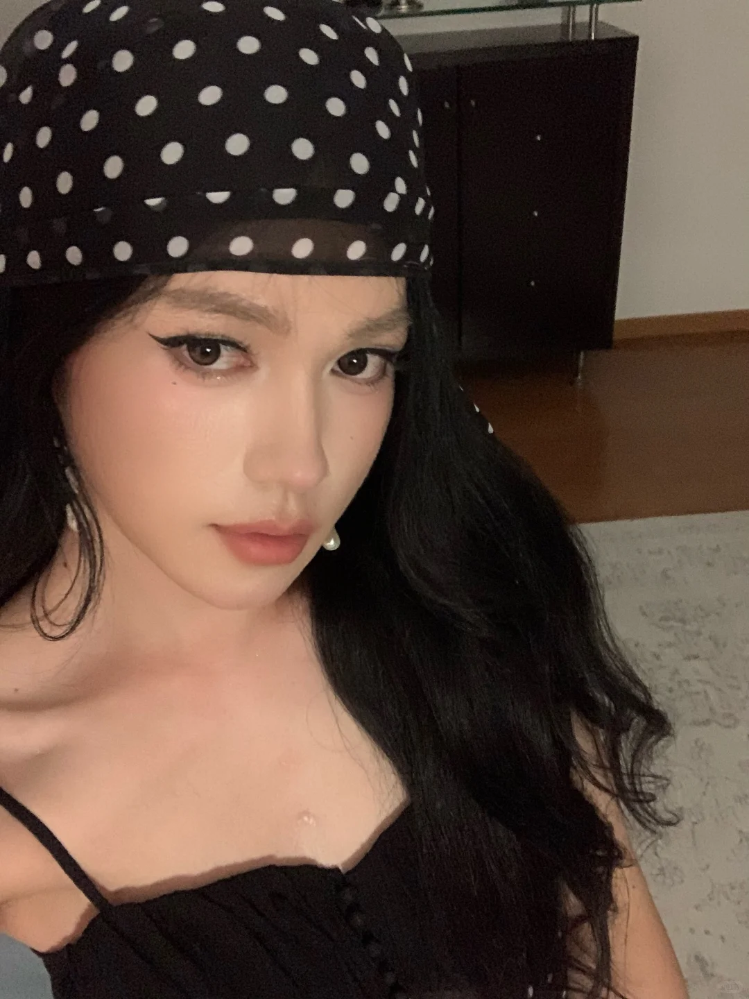 男生略显妖艳的妆容，左滑看我素颜！