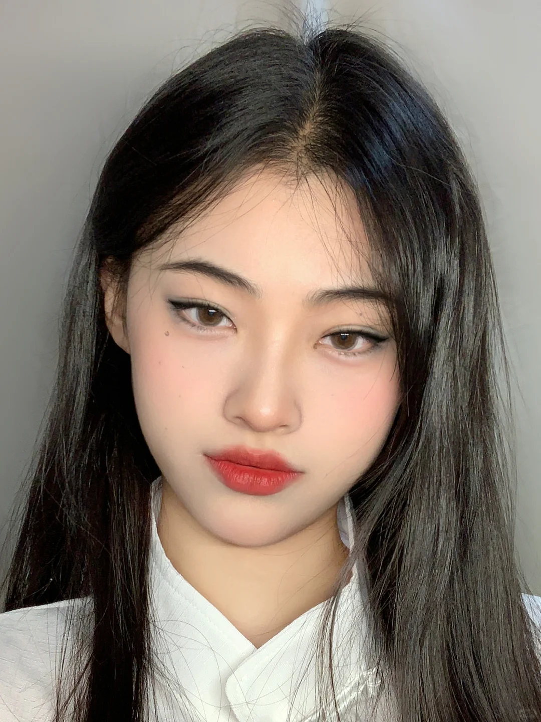 上挑眼总有一丝丝媚在里面