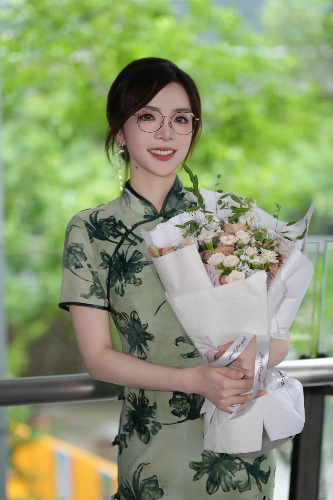 把江南穿在身上｜绿色旗袍，中式浪漫杀疯了