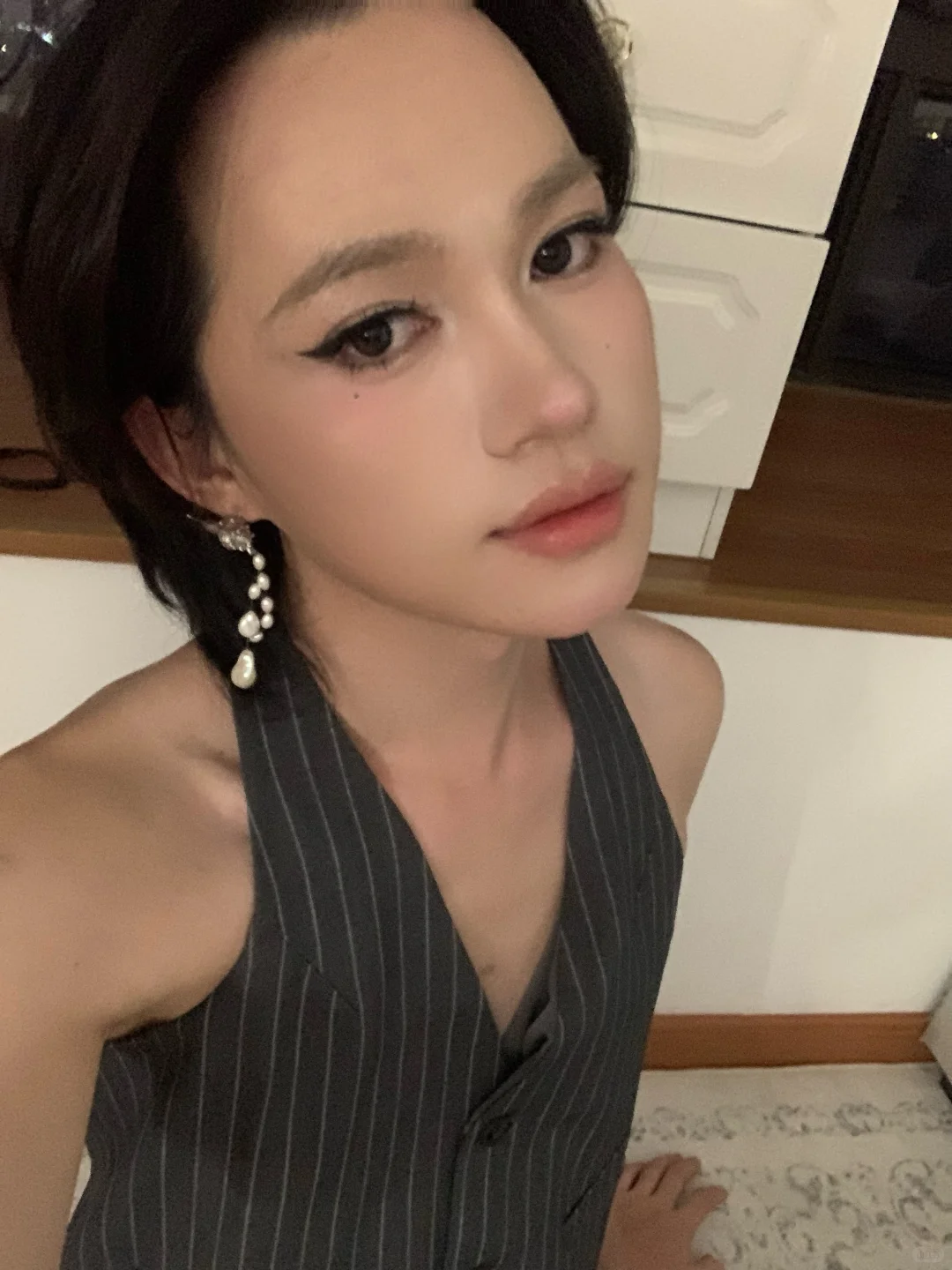 男生略显妖艳的妆容，左滑看我素颜！