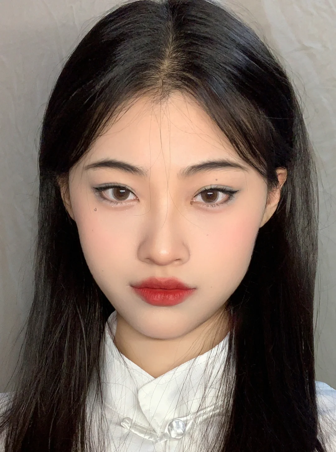 上挑眼总有一丝丝媚在里面