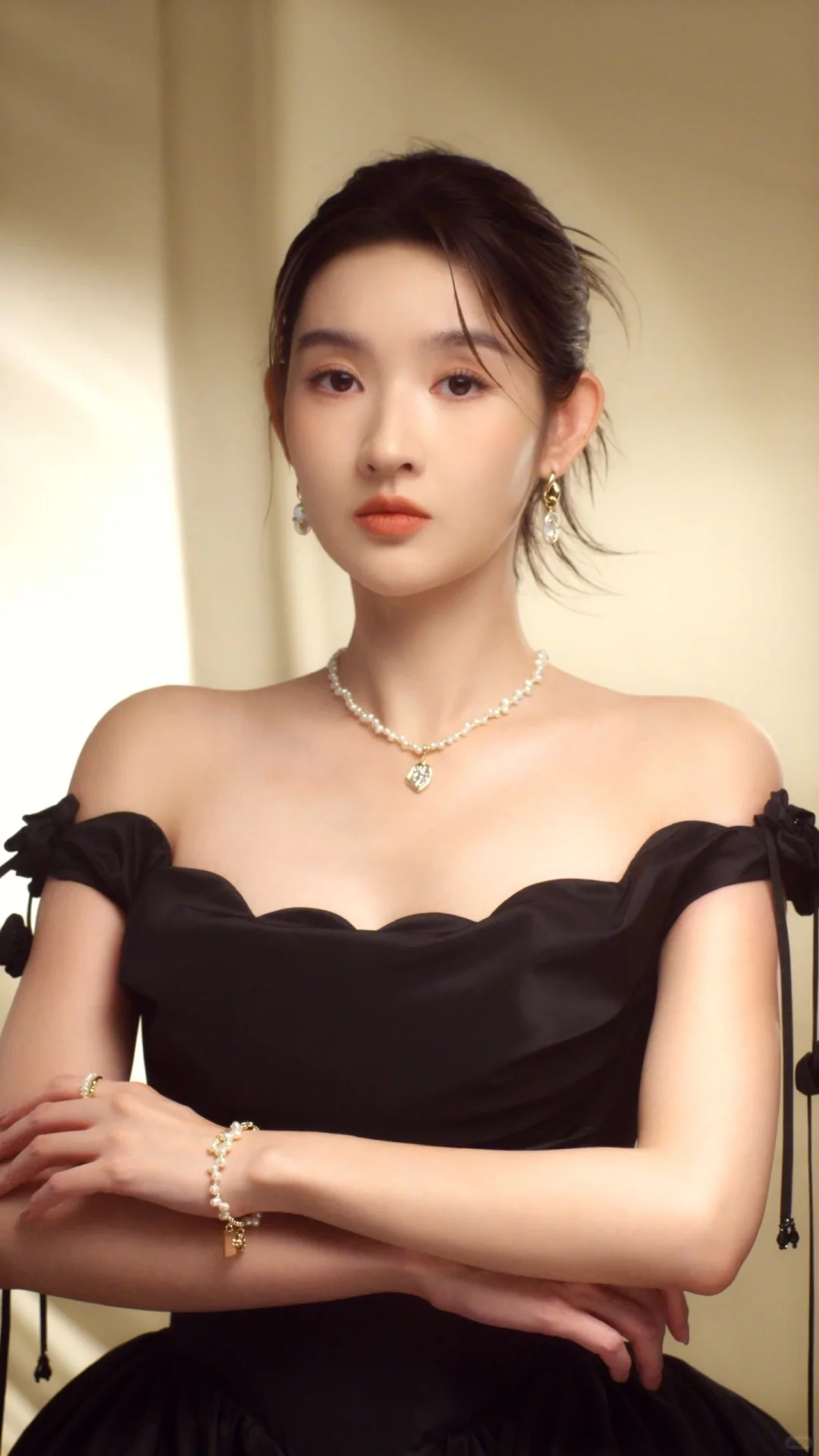 王玉雯今日官宣新代言，好一个珍珠美人！