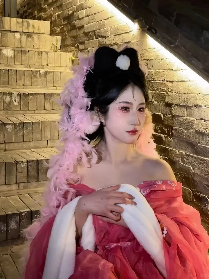 粉红色的妲己妆造真的很妖艳