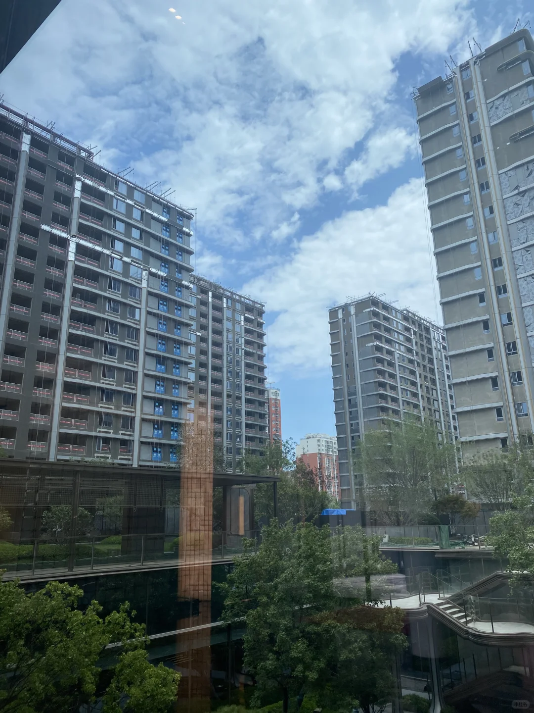 镜头里有蓝天白云🌧️