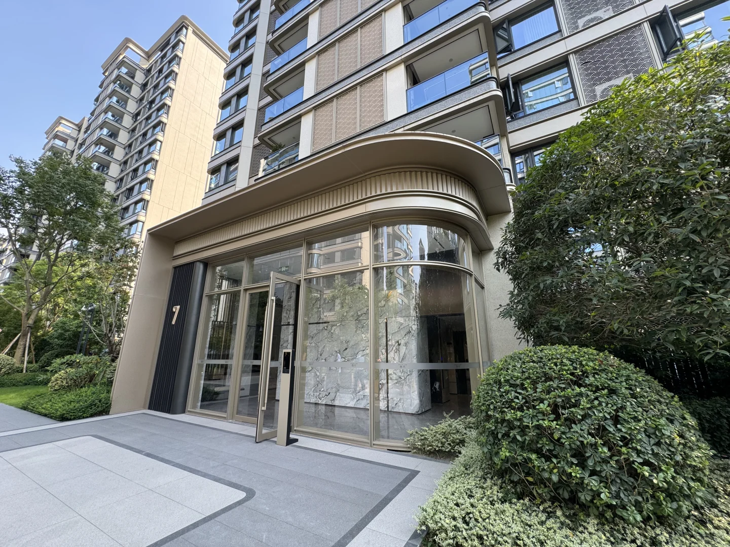 交付样板01-香港置地西元的铝板立面